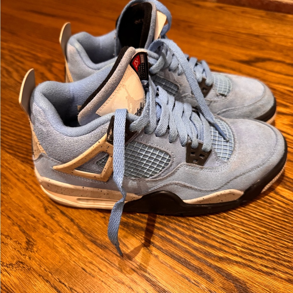 Air Jordan 4 Retro ‘University Blue’ 
Size 6Y